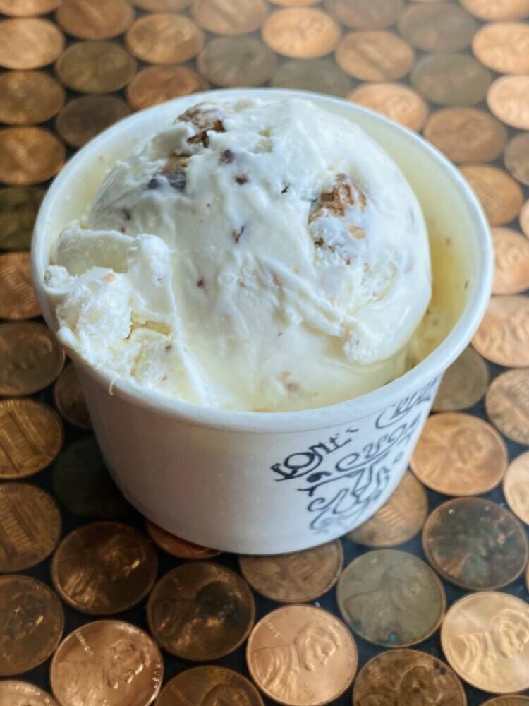 Made with our signature salted caramel sauce and heaps of chopped peanut butter cups!