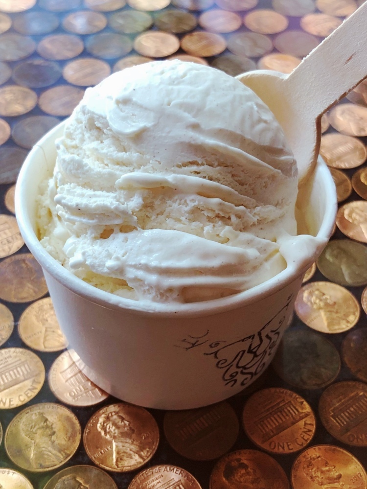 A harmonious blend of our signature salted caramel sauce and cinnamon. Perfectly perfect.