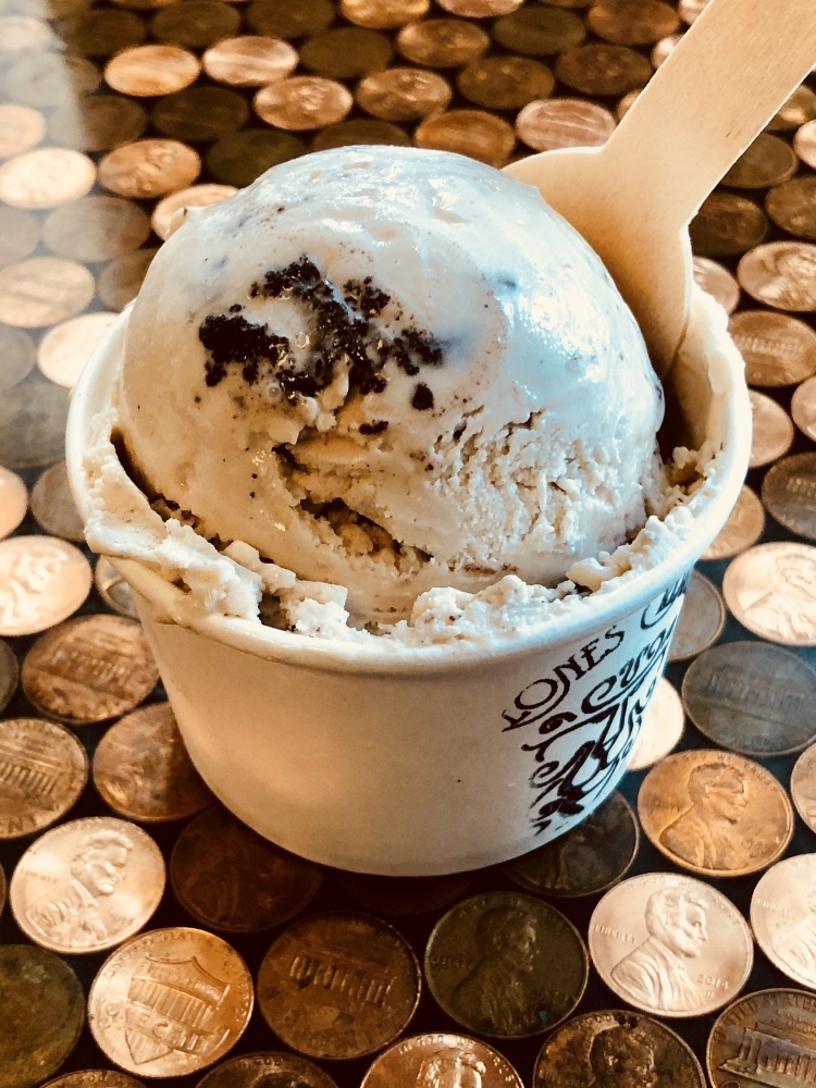 Vegan and gluten-free!! Creamy vanilla coconut milk ice cream, chock-full of gluten-free Oreos.