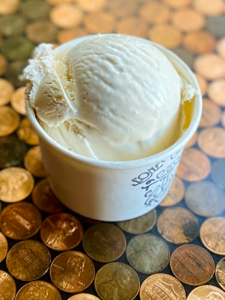 LONDON FOG - Inspired by the namesake drink, this ice cream is made with Sage & Cedar's Vintage Earl Grey tea and vanilla beans.